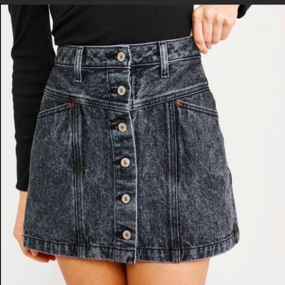 ABERCROMBIE & FITCH DENIM BUTTON UP SKIRT